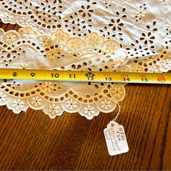 2 Piece Vintage Eyelit Table or Shelf Runner - Picture 6 of 6